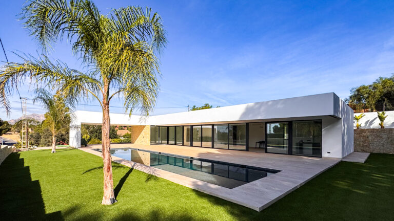 Villa in Bosut Spain for sale